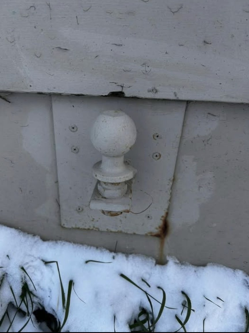 This Rustic Find Is Smarter Than It Looks – The Genius Behind the Farm Trailer Hitch Rest